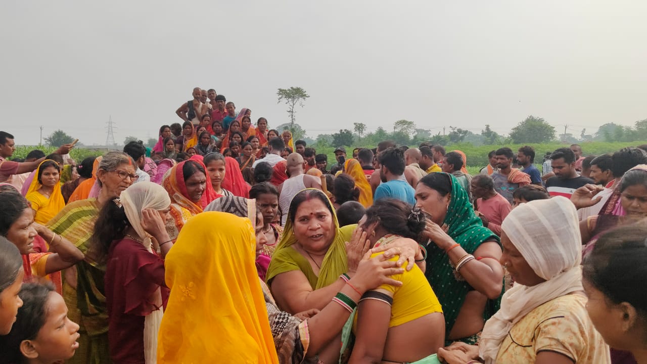 खगड़िया : एक साथ उठी चार नौनिहालों की अर्थी, शोक में डूब गया पूरा गांव, प्रशासन ने दिया 4 लाख का चेक