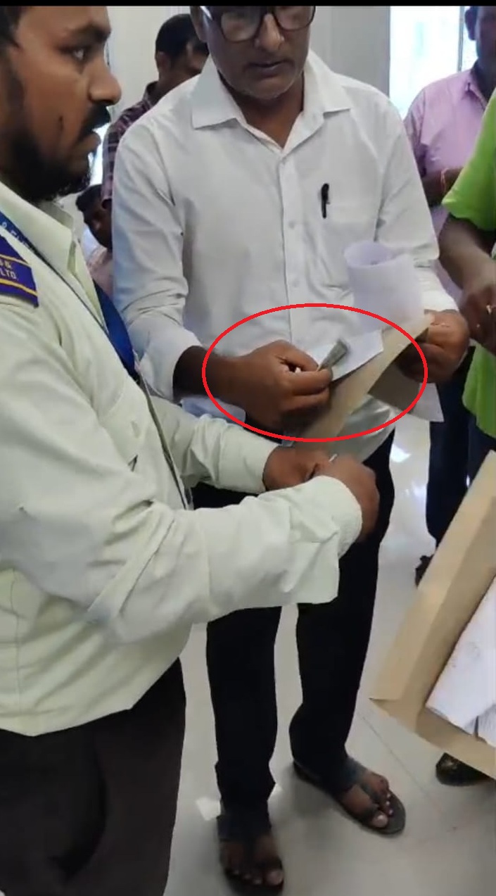सदर अस्पताल में खुलेआम वसूली! फिटनेस सर्टिफिकेट के लिए शिक्षकों से वसूले जा रहे 500 रुपये