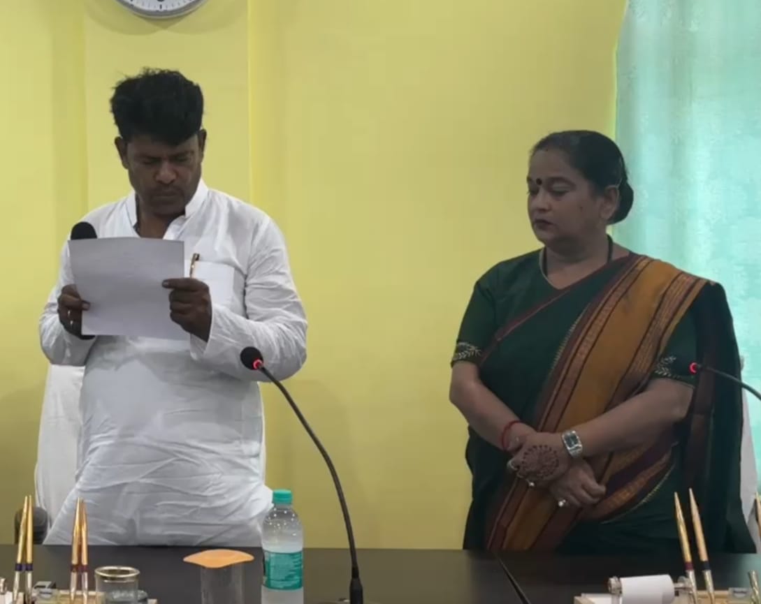 बांका नगर परिषद के नवनिर्वाचित सभापति ने ली शपथ, कहा- “शहर का समग्र विकास मेरी प्राथमिकता”