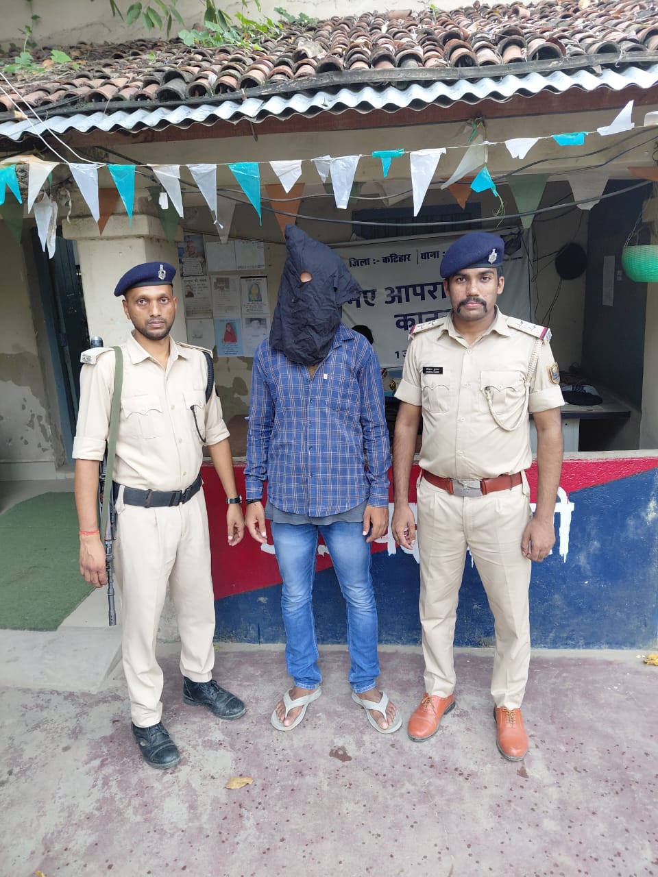 कटिहार: सिपाही भर्ती परीक्षा में नकल करते पकड़ा गया अभ्यर्थी, इलेक्ट्रॉनिक डिवाइस से कर रहा था कदाचार