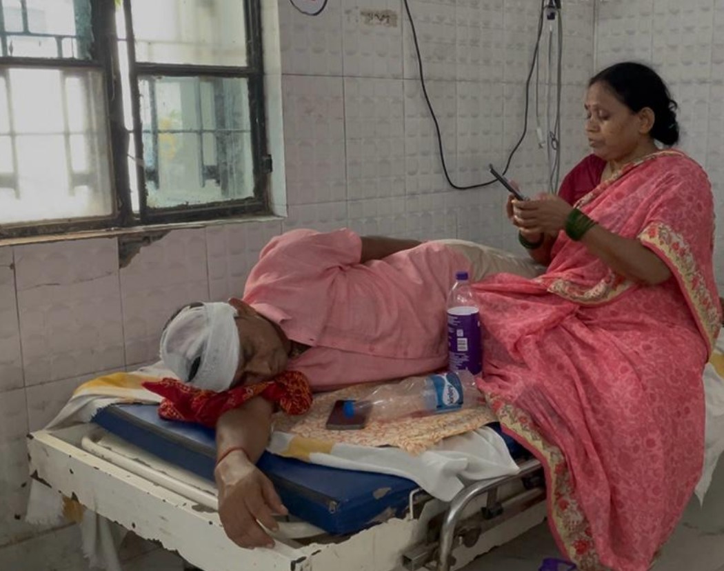 चोरी के आरोपियों को पकड़ने पहुंची पुलिस पर पथराव, थानाध्यक्ष समेत तीन जवान घायल
