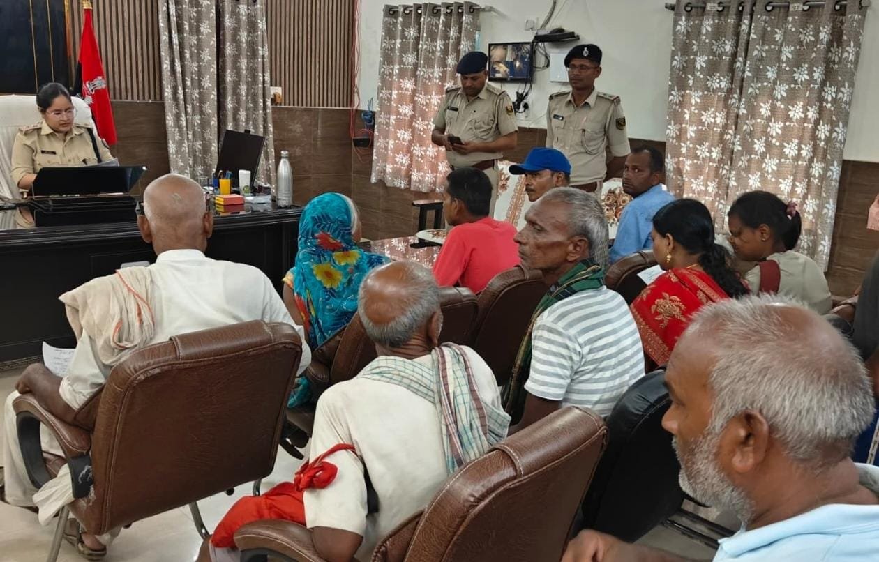 एसपी प्रेरणा कुमार ने जनता की समस्याएं सुनी, संबंधित थाना को दिए त्वरित कार्रवाई के निर्देश