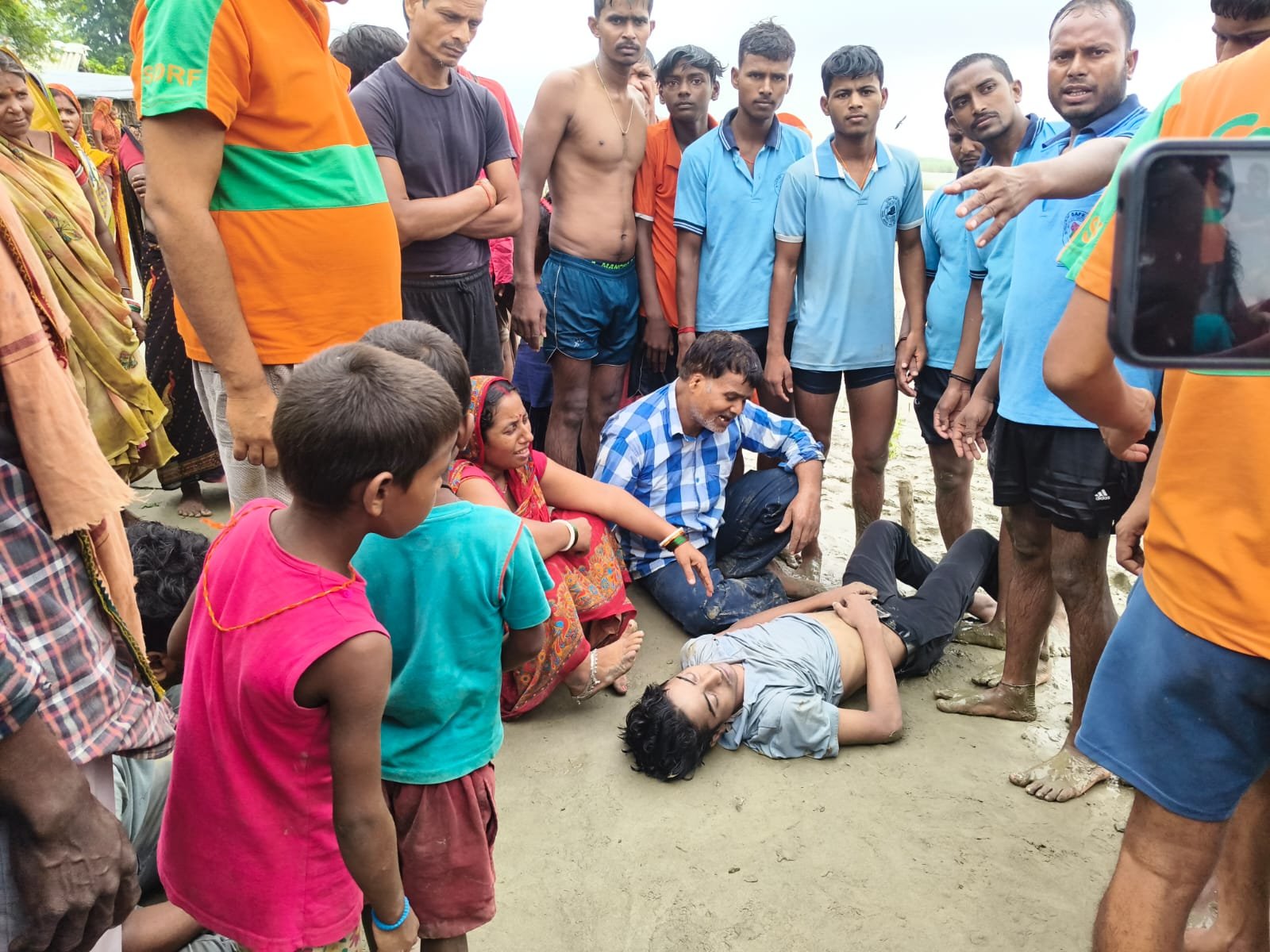 सावन सोमवारी पर दर्दनाक हादसा: गंगा में डूबे राजदीप ने बचाईं 3 दोस्तों की जान… खुद न बच सका