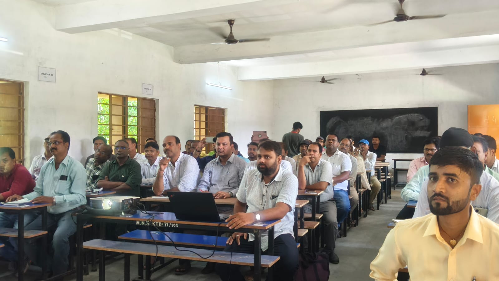 जिला स्तरीय कार्यशाला में प्राथमिक शिक्षा के सशक्तीकरण पर मंथन