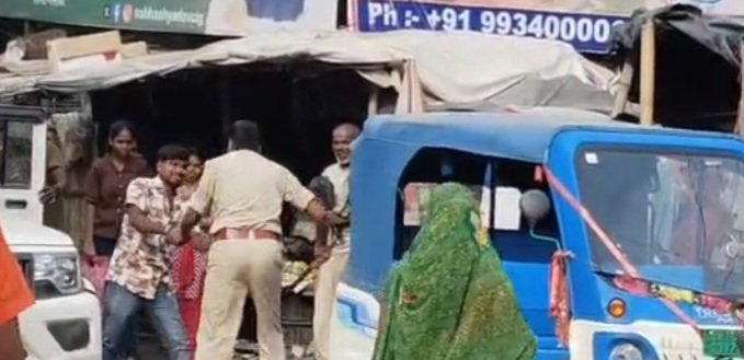 कहलगांव में पांच घंटे लंबा जाम, टोटो चालक पर पुलिस का बर्बर हमला – क्या बेलगाम हो चुकी है पुलिस?