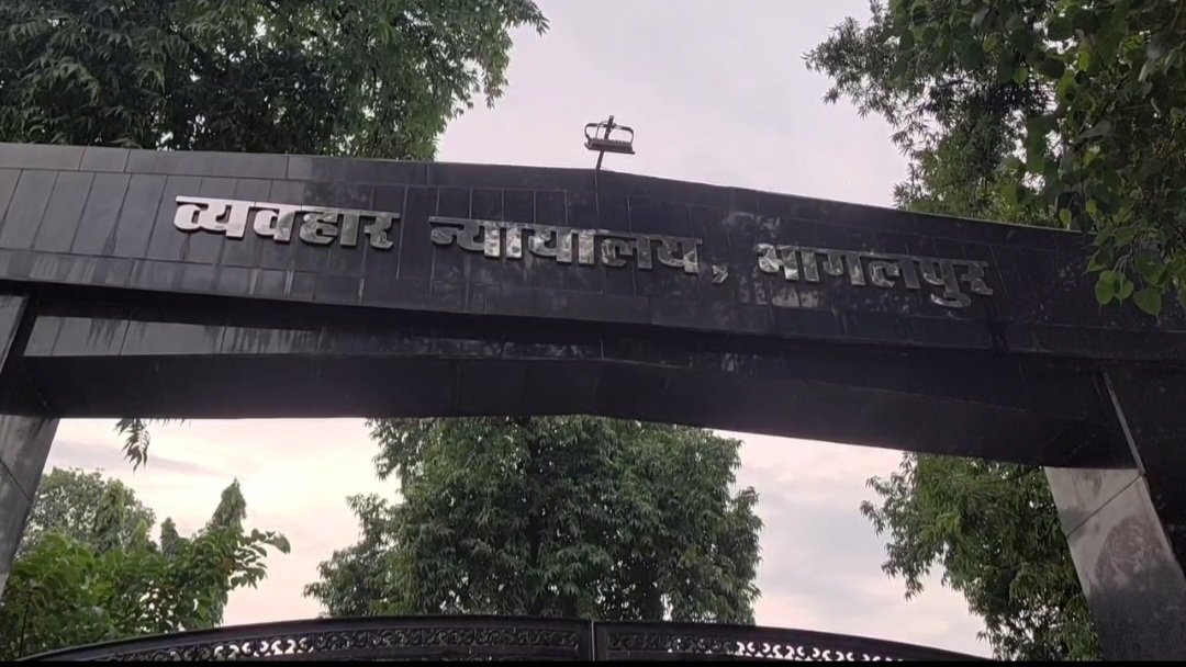 पीरपैंती में पुलिस टीम पर हमला, 10 आरोपी गिरफ्तार कर न्यायालय में पेश