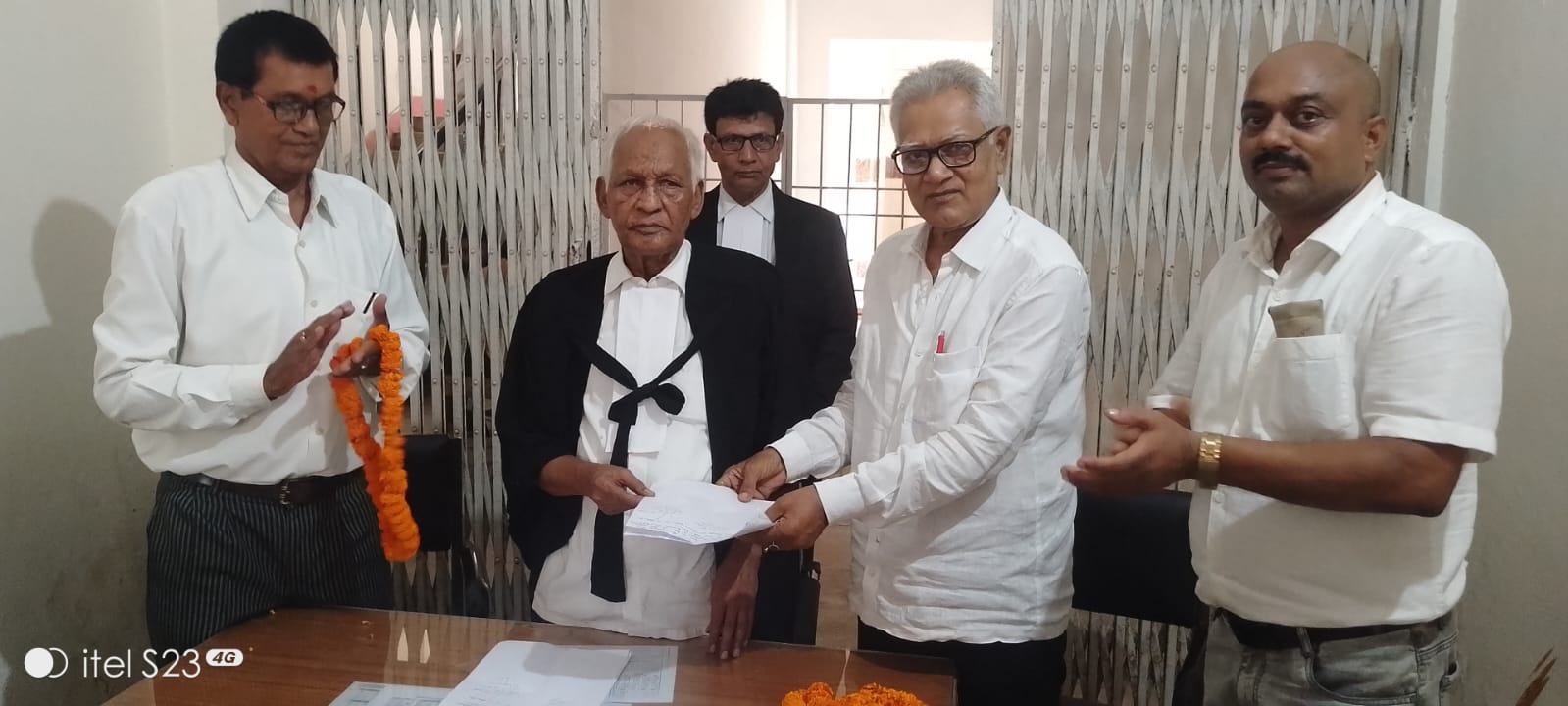 खगड़िया में वरीय अधिवक्ता भोला प्रसाद सिंह ने संभाला खगड़िया जिला लोक अभियोजक का प्रभार, अधिवक्ताओं ने दी बधाई