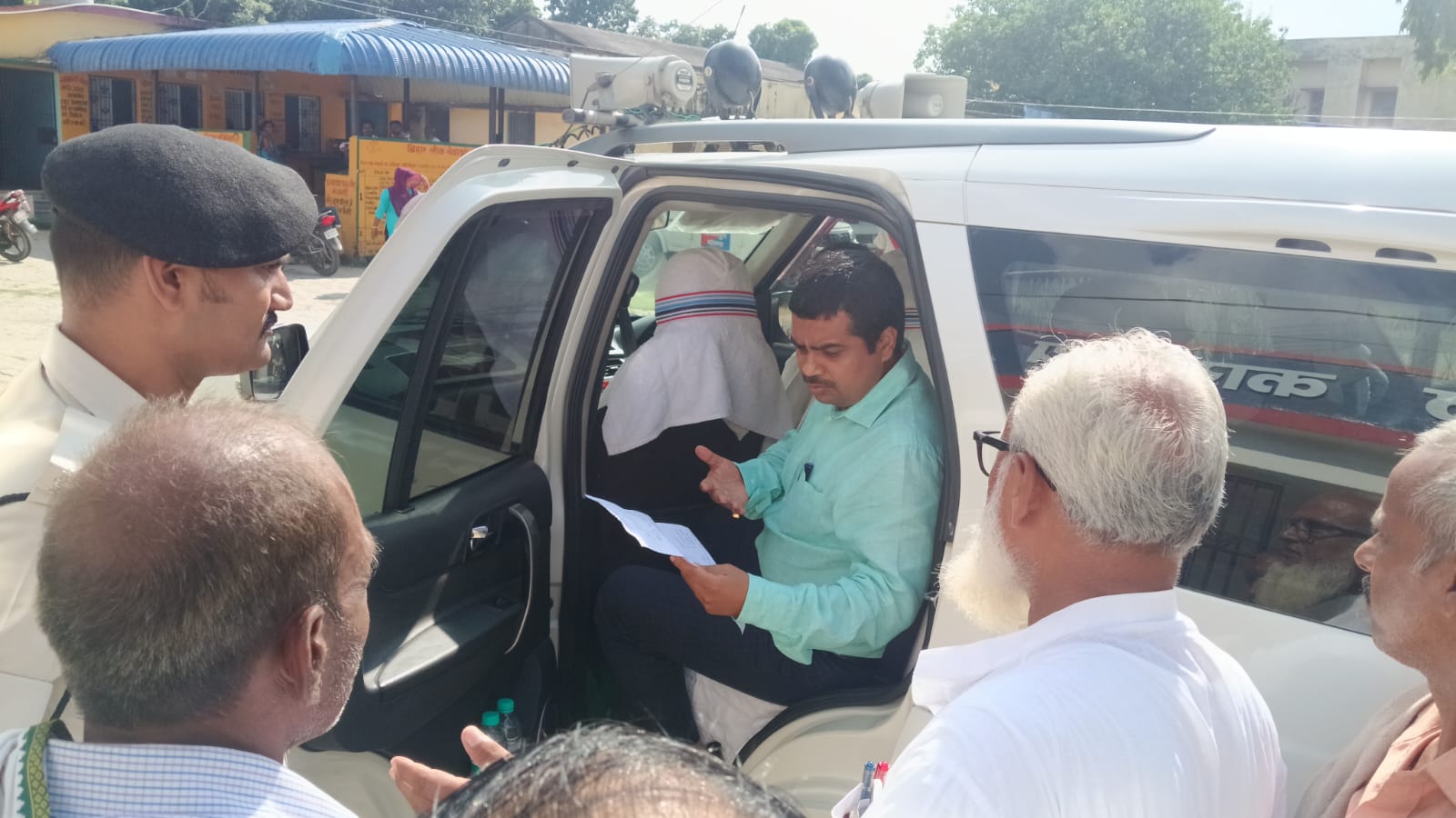 सुपौल के राघोपुर अंचल का राजस्व कर्मचारी नवीन कुमार कर रहा था भूमि विवरण  में हेरा-फेरी, डीएम ने गिरफ्तार कर भिजवाया जेल
