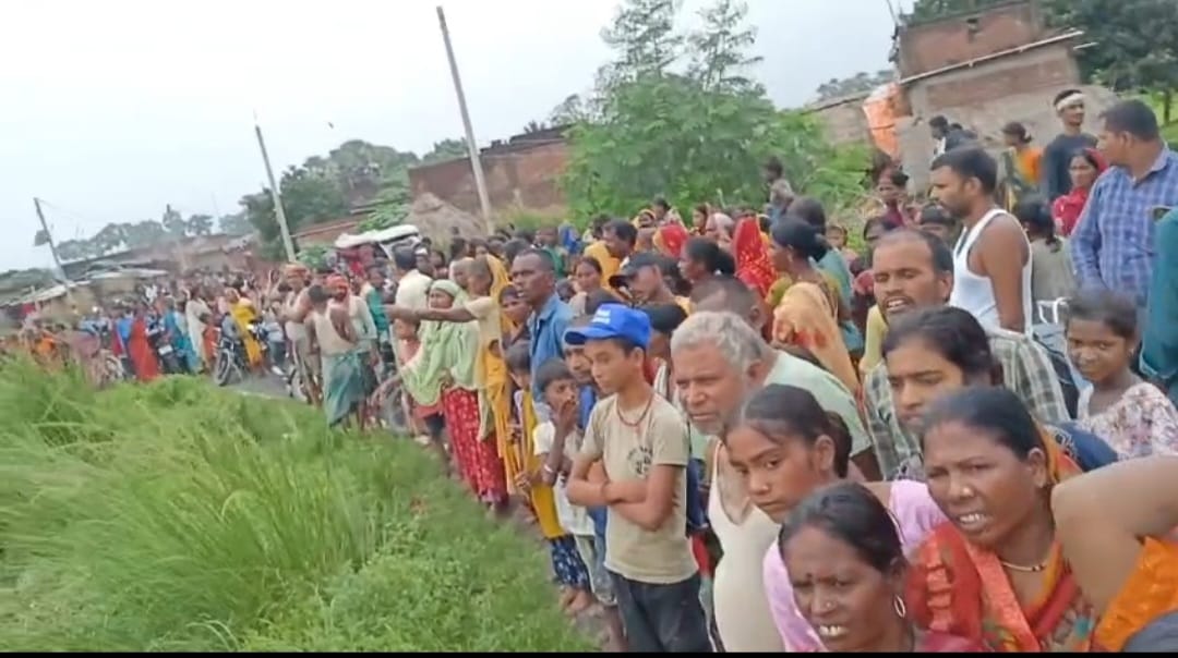 जमुई में शौच के दौरान आहर में डूबने से युवक की मौत, NDRF के विलंब से आक्रोशित हुए लोग