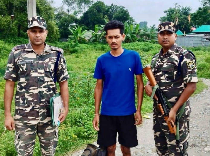 Exclusive: भारत-नेपाल सीमा पर संदिग्ध बांग्लादेशी युवक गिरफ्तार, फर्जी दस्तावेजों के साथ रैकेट का पर्दाफाश