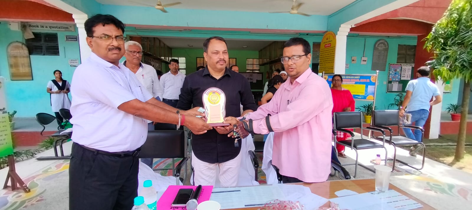 जवाहर नवोदय विद्यालय में पूर्व डीएसपी एवं पटना विश्वविद्यालय के प्राध्यापक ने छात्रों के साथ साझा किया अनुभव