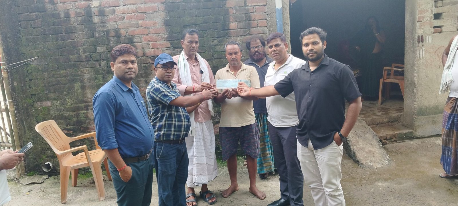 सर्पदंश से मृत आशा कार्यकर्ता के परिजन को मिली 4 लाख की अनुग्रह राशि