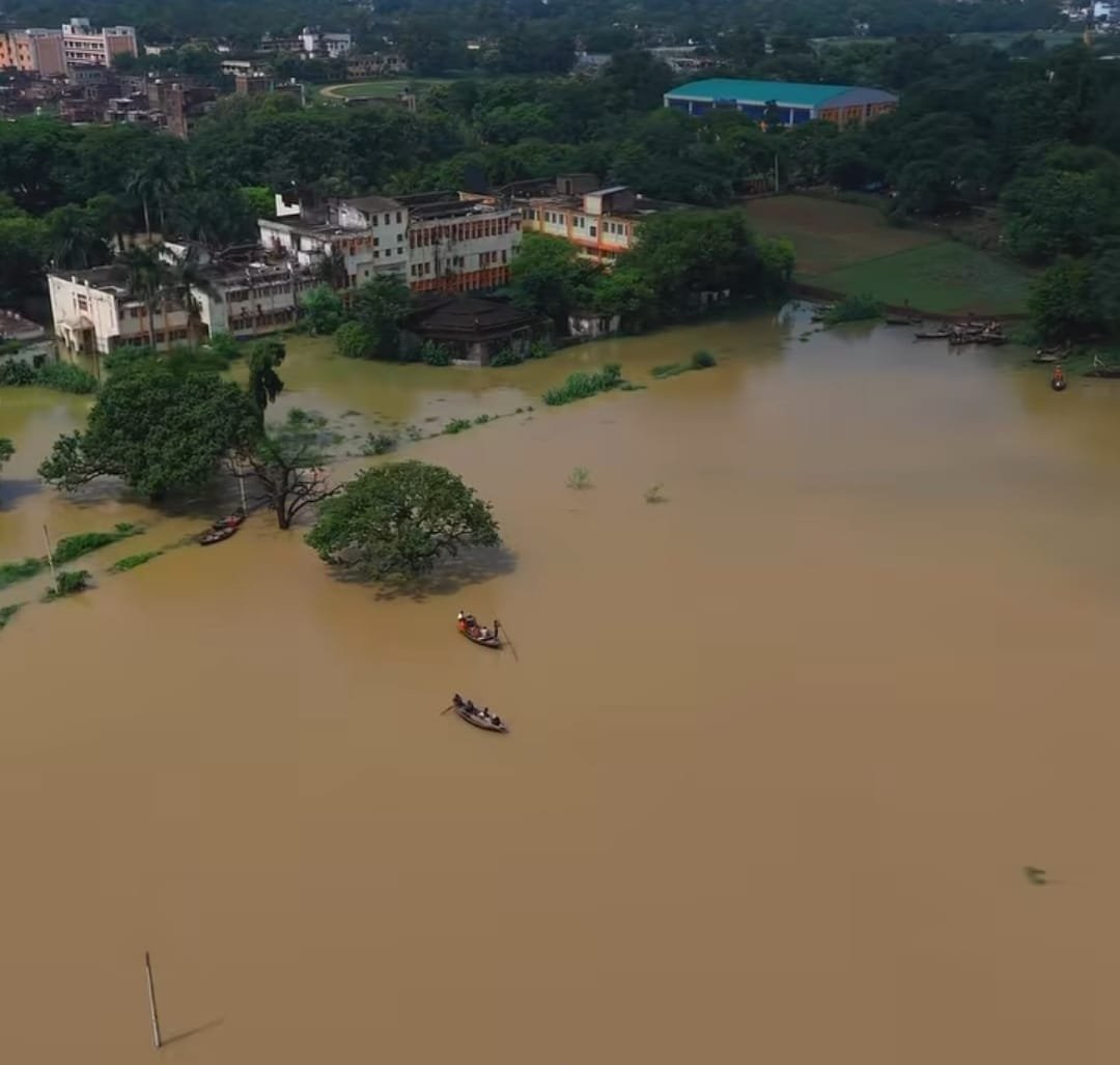भागलपुर में गंगा उफान पर जलस्तर में तीव्र बढ़ोतरी कई सरकारी और निजी स्कूल बंद, सुल्तानगंज के नमामि गंगे घाट पर प्रवेश निषेध