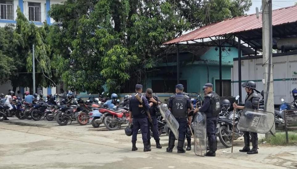 नेपाल के कैलाली जेल में कैदी के दो गुट में झड़प,जेल कैदी के नियंत्रण में