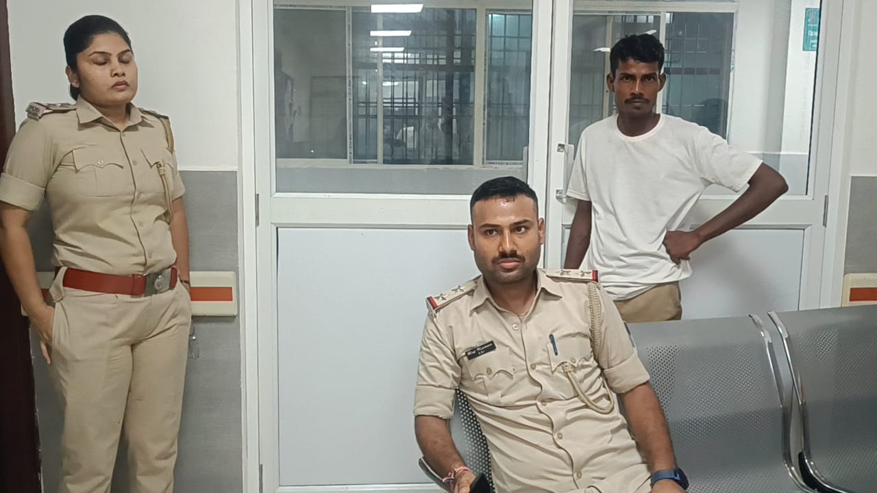 परिवहन विभाग की टीम पर बालू माफियाओं ने किया हमला, एक महिला दरोगा सहित तीन घायल