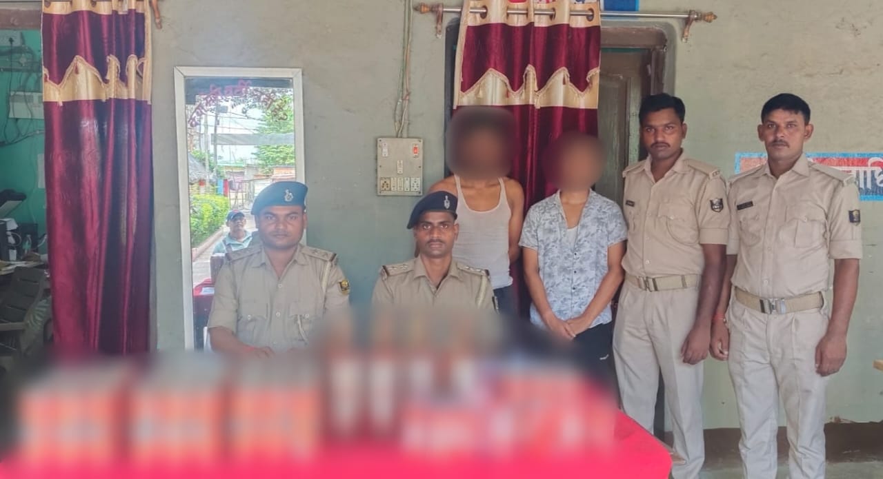 101.52 लीटर विदेशी शराब के साथ दो तस्कर गिरफ्तार,ऑटो जब्त