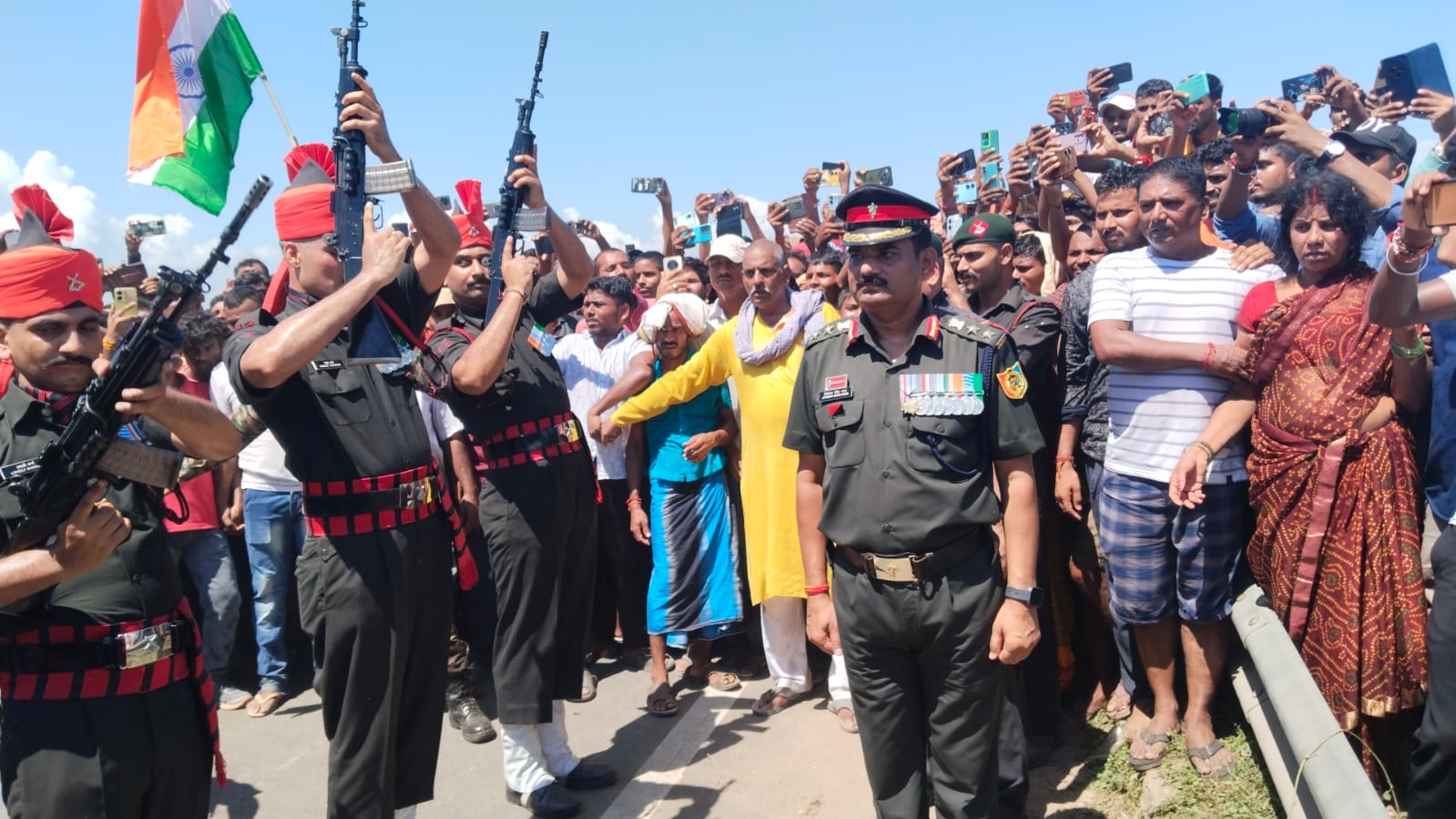 शहीद हवलदार अंकित कुमार का अंतिम संस्कार उनके पैतृक गांव में पूरे सैनिक सम्मान के साथ