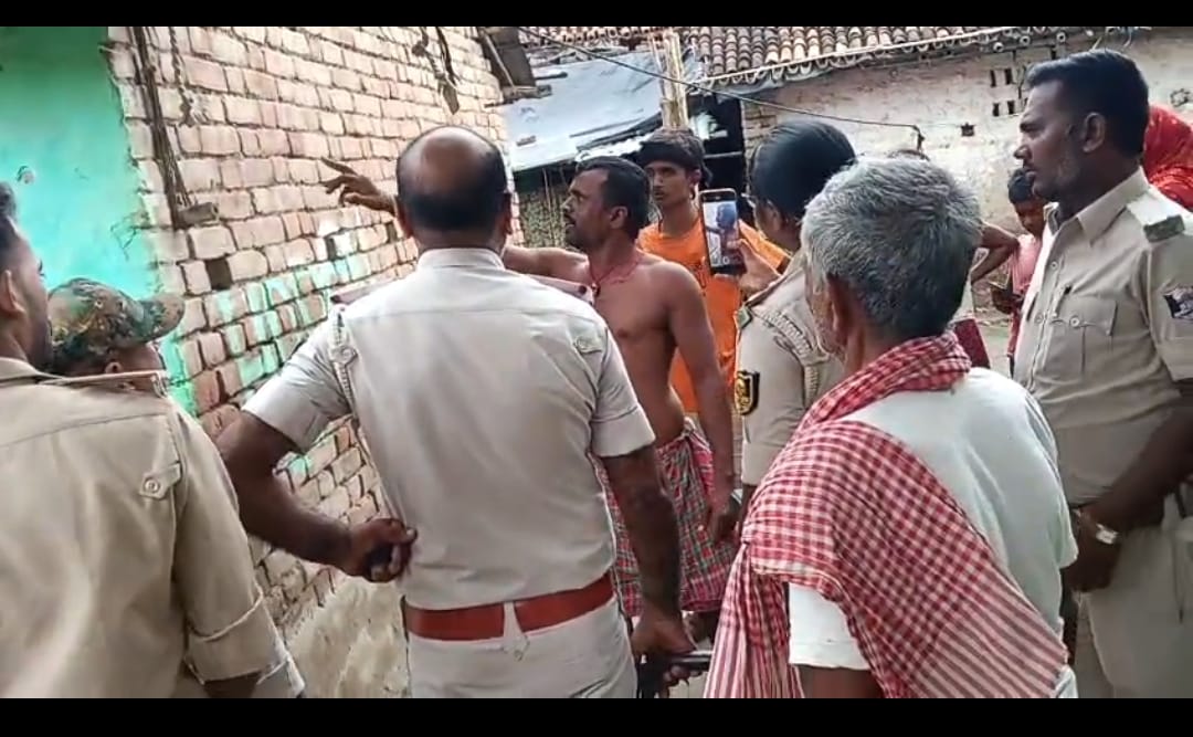 खगड़िया: परबत्ता में सामुदायिक भवन के नामकरण को लेकर हुआ विवाद, देसी कट्टा के साथ पहुंचे युवक पर संगीन आरोप