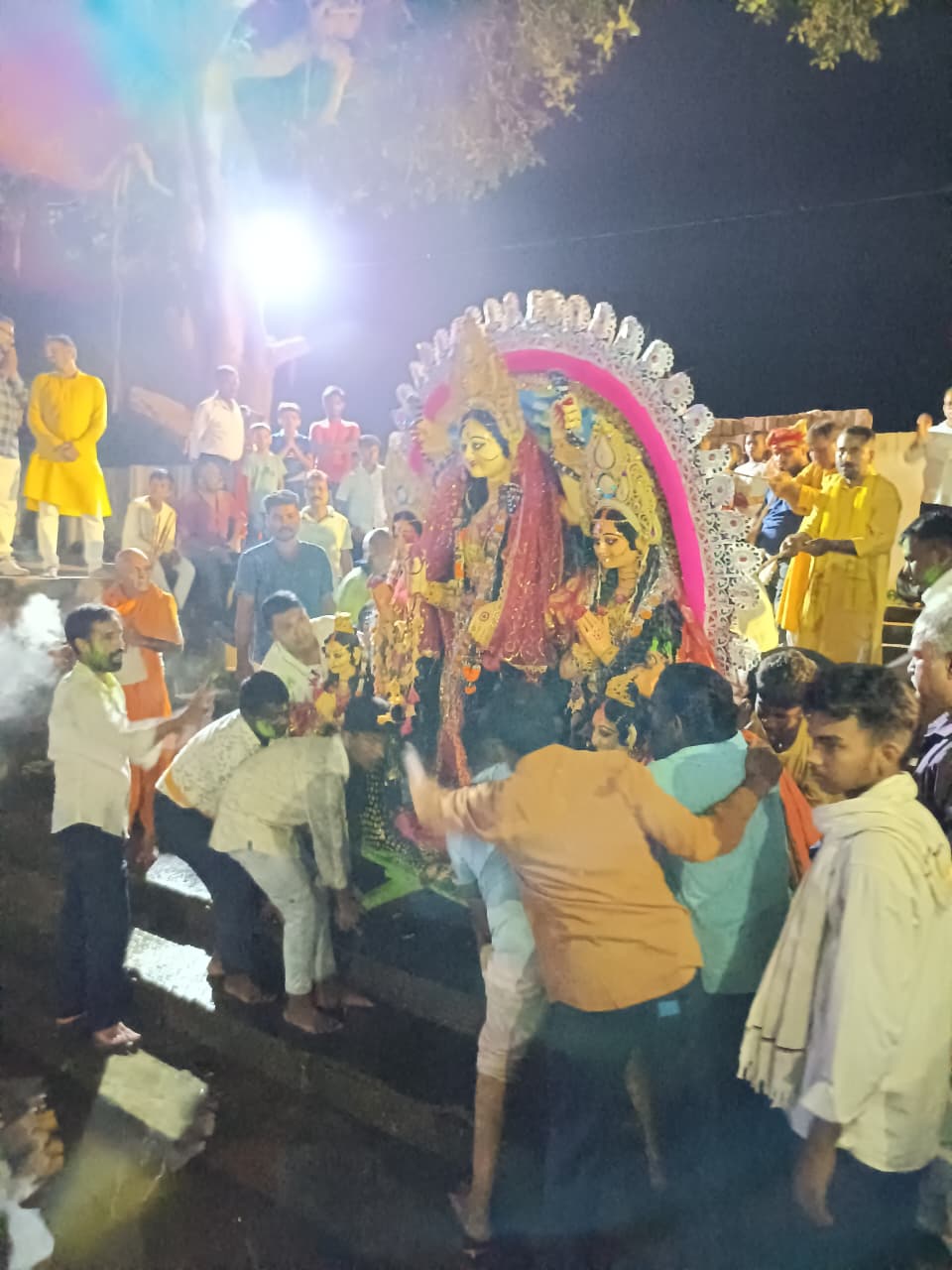 नवगछिया में सती बिहुला विषहरी पूजा का समापन, नम आंखों से दी माता को विदाई