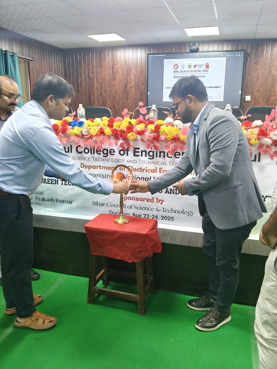 सुपौल कॉलेज ऑफ इंजीनियरिंग में ग्रीन टेक्नोलॉजी : स्मार्ट ग्रिड, ईवी और रिन्यूएबल एनर्जी पर तीन दिवसीय सेमिनार का आयोजन