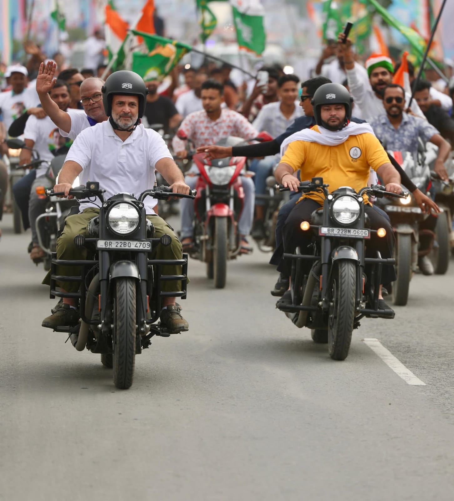 राहुल गांधी और तेजस्वी यादव की वोटर अधिकार यात्रा पूर्णिया पहुँची, बुलेट की सवारी बनी आकर्षण