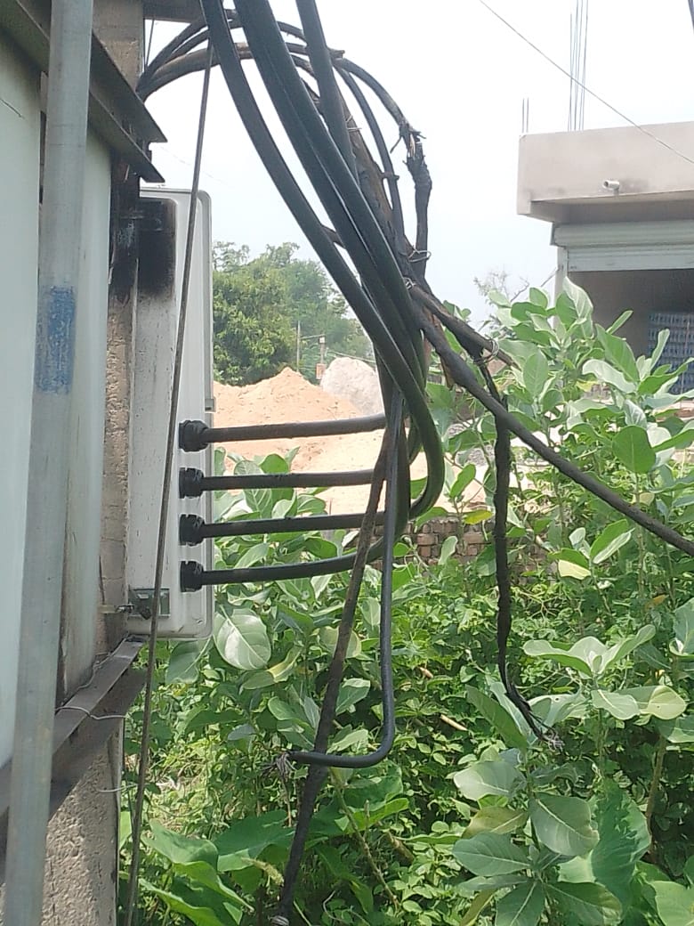 खगड़िया: परबत्ता के देवरी में ट्रांसफार्मर में बार-बार आग, ग्रामीणों में भय और आक्रोशदेवरी पंचायत के वार्ड 1 और 2 की बिजली व्यवस्था चरमराई, समाधान की मांग