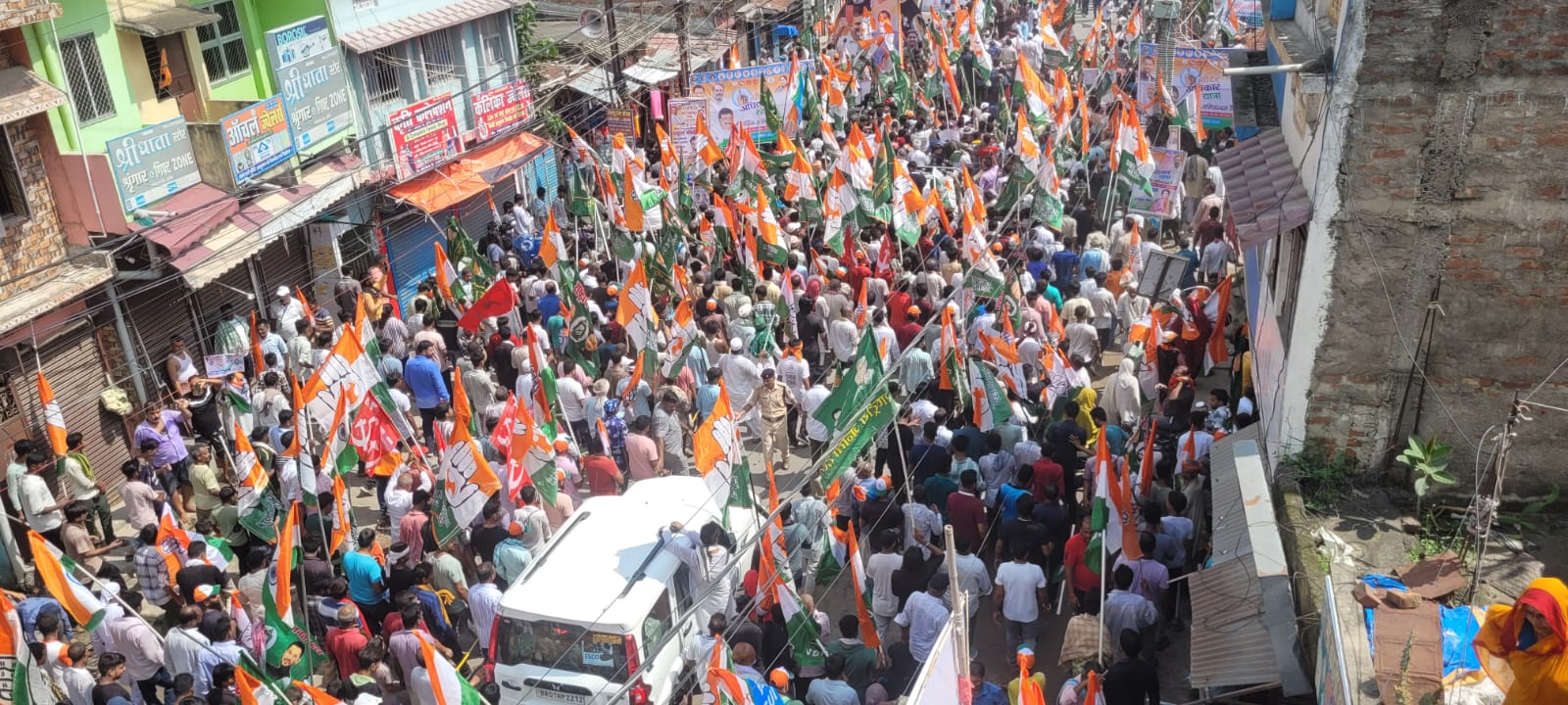 वोटर अधिकार यात्रा में लोगों की उमड़ी भीड़, राहुल गांधी ने कहा- वोट चोरी नहीं होने देंगे