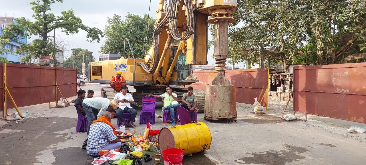 फारबिसगंज सुभाष चौक पर पूजा पाठ के बाद शुरू हुआ आरओबी का निर्माण, 88.55 करोड़ की लागत से 828.40 मीटर लंबा बनेगा आरओबी