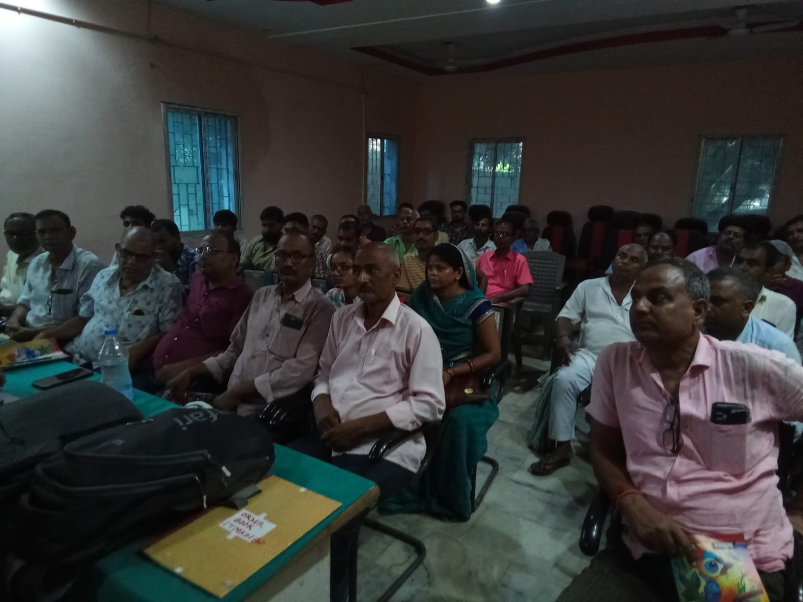 खगड़िया: चौथम में डाक विभाग के अधिकारियों की समीक्षा एवं प्रशिक्षण को लेकर बैठक आयोजित, लाभकारी योजनाओं की जानकारी देने के लिए किया गया प्रेरित