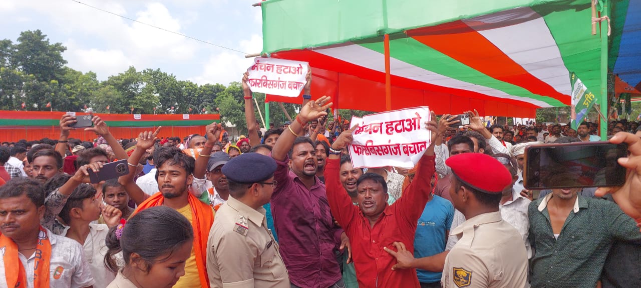 एनडीए कार्यकर्ता सम्मेलन में स्थानीय विधायक विद्यासागर केशरी का हुआ विरोध, विधायक ने विरोध करने वालों को दिया राजद कार्यकर्ता करार