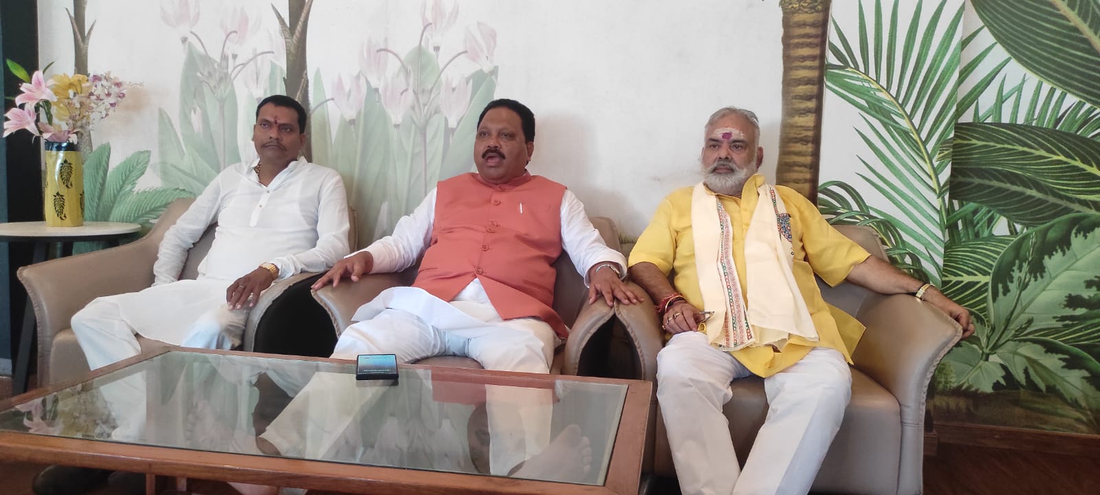 वंदे भारत एक्सप्रेस ट्रेन का परिचालन जोगबनी से चलने की मिली स्वीकृति,सांसद को रेल मंत्री ने फोन कर दी जानकारी