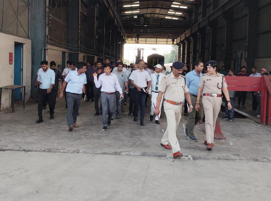 कटिहार मंडल के डीआरएम ने किया किशनगंज रेलवे स्टेशन का निरीक्षण