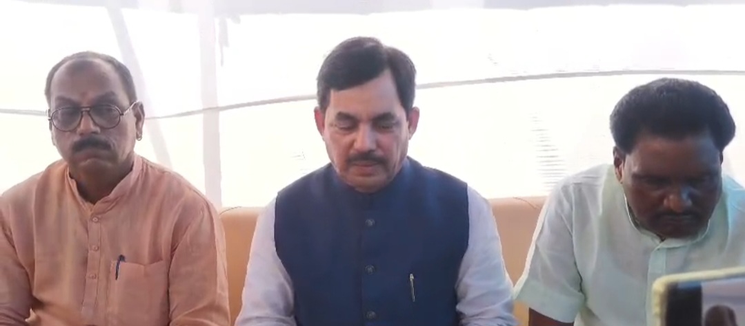राजद नेता तेजस्वी यादव के समर्थक फ़र्जी मतदान करने में माहिर : शाहनवाज हुसैन