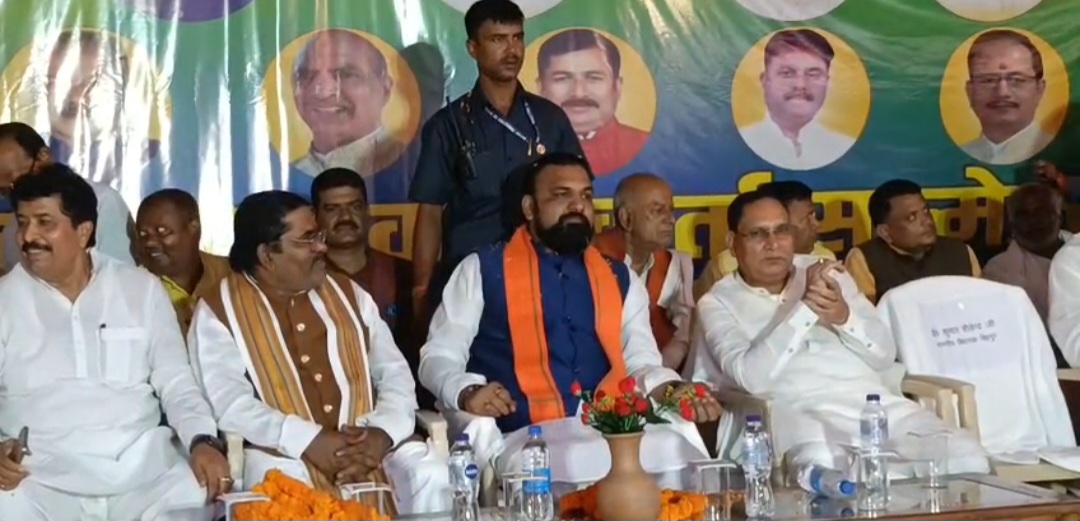 बिहपुर में उपमुख्यमंत्री सम्राट चौधरी का भव्य स्वागत, मैदान की मांग को लेकर युवाओं का प्रदर्शन