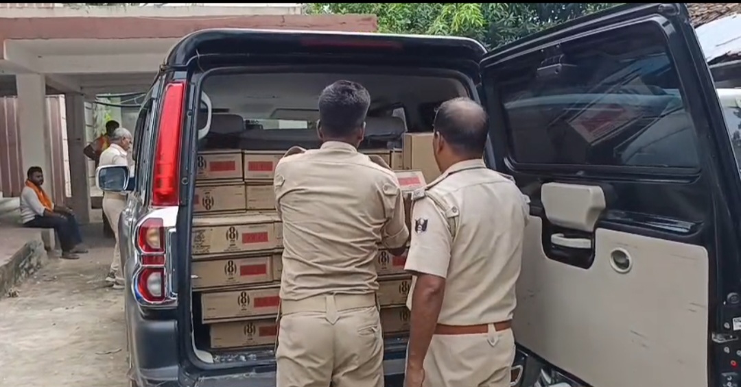 बिहार सरकार का फर्जी बोर्ड लगाकर चल रही थी शराब तस्करी, 1146 लीटर बरामद, 2 गिरफ्तार