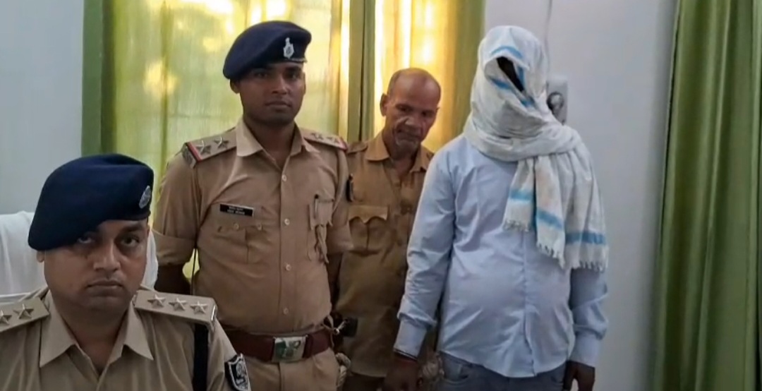 कार से गांजा और अवैध हथियार बरामद, एक तस्कर गिरफ्तार