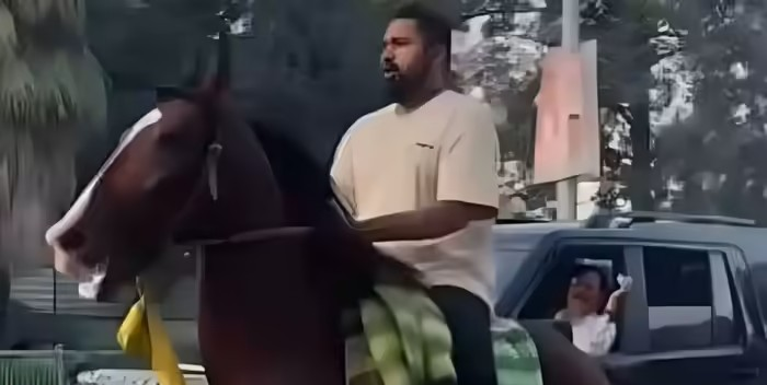 घुड़सवारी सिखाते हुए वायरल हुए अनंत सिंह, ‘छोटे सरकार’ का नया अंदाज़