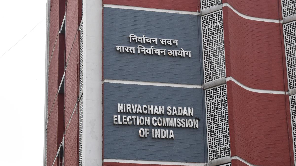 बिहार की 17 राजनीतिक पार्टियां सूची से बाहर, चुनाव आयोग ने 334 दलों पर कसा शिकंजा
