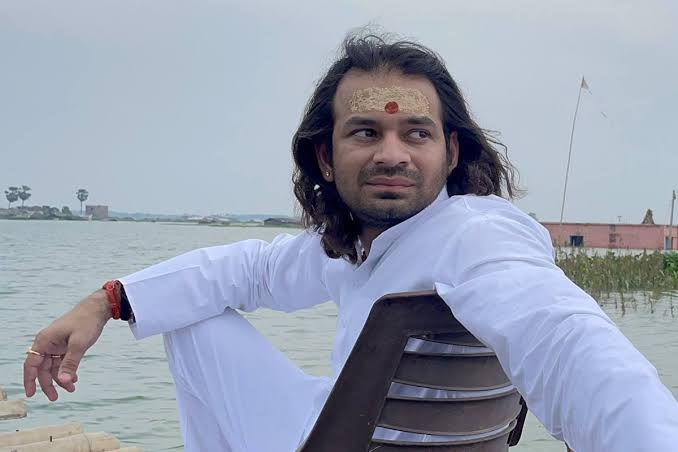 तेज प्रताप यादव का नया सियासी हमला : ‘पांच जयचंदों’ में से एक बिहार छोड़कर भागने वाला है