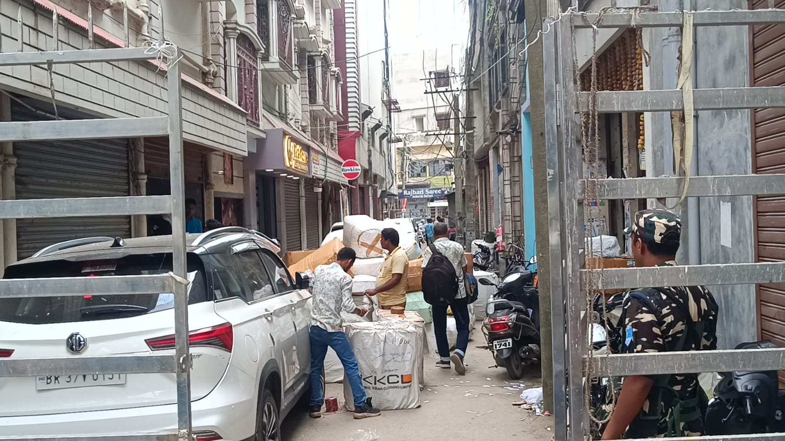 किशनगंज में उद्योगपति के ठिकानों पर चौथे दिन भी आयकर का छापा – लैपटॉप से खुल सकते हैं बड़े राज!