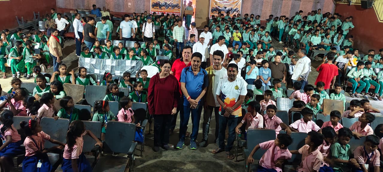 जादू कला को बचाने की पहल, डॉ. सुनील खवाड़े ने 350 बच्चों को दिखाया मैजिक शो