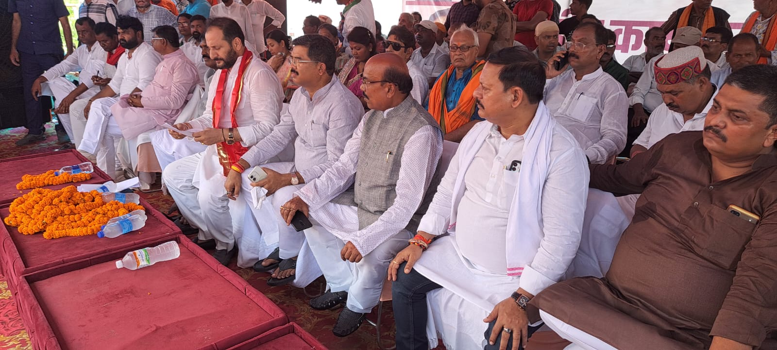 छातापुर में एनडीए का विस सम्मेलन: नेताओं ने फिर मांगा नीरज बबलू के लिए समर्थन