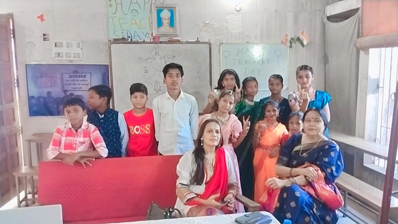 मशाकचक स्थित आधार संस्थान में बच्चों ने गुरु को समर्पित किया सांस्कृतिक कार्यक्रम