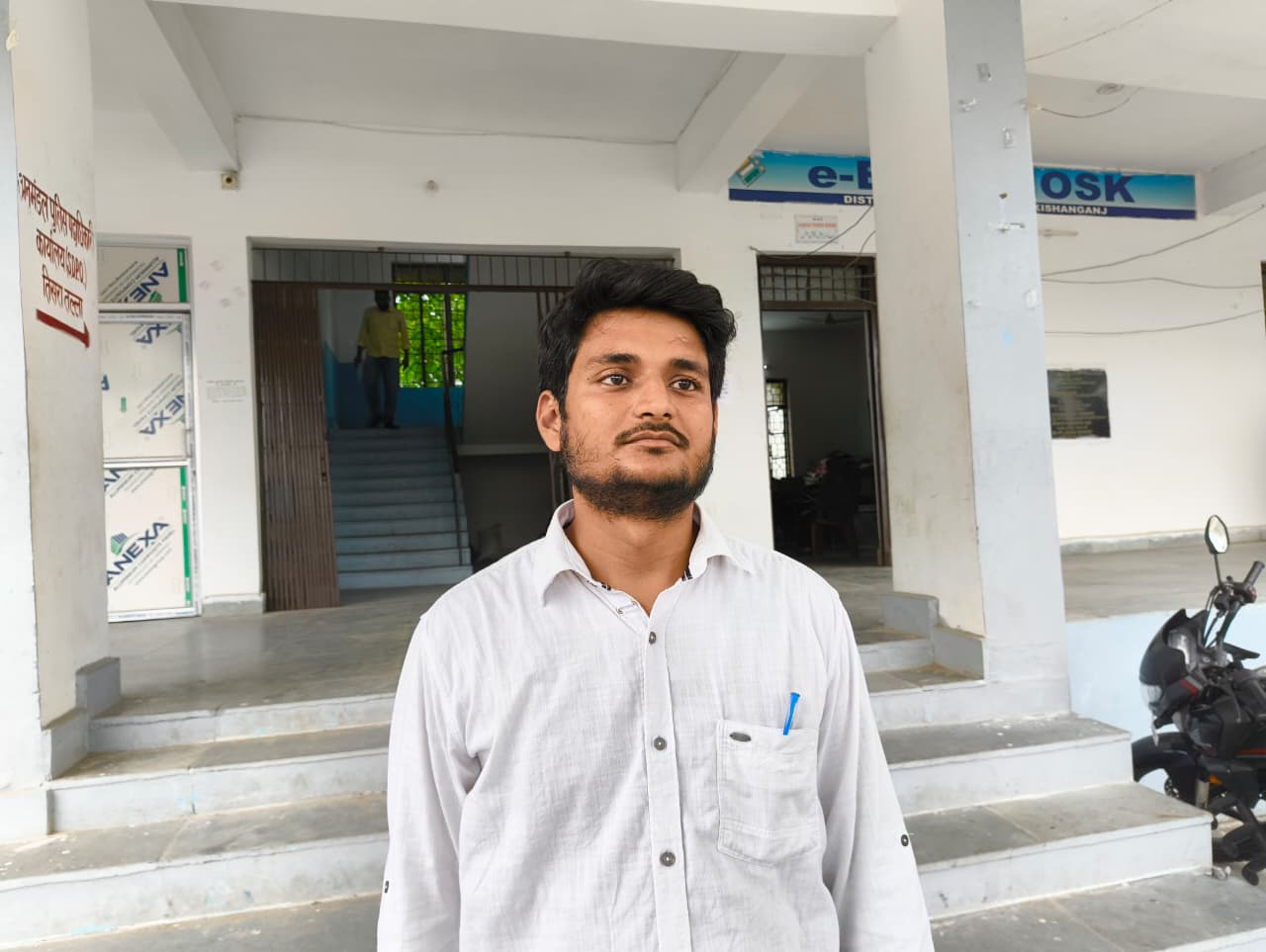 किशनगंज में बीएलओ को मारपीट और धमकी: वोटर लिस्ट में नाम चढ़ाने का दबाव