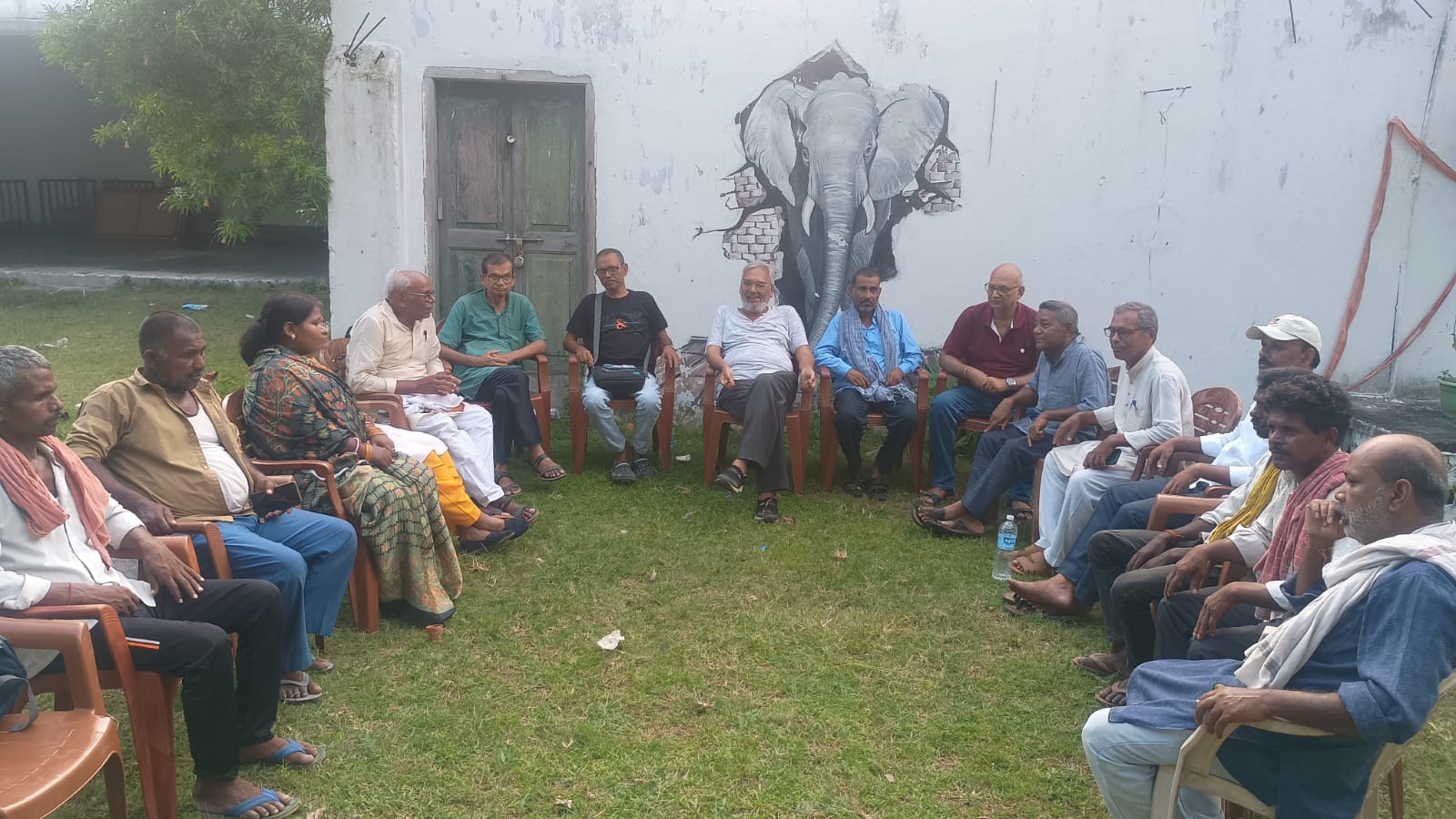 ‘बाढ़ को प्राकृतिक आपदा मानना भ्रम, यह वास्तव में मानव-निर्मित संकट है’