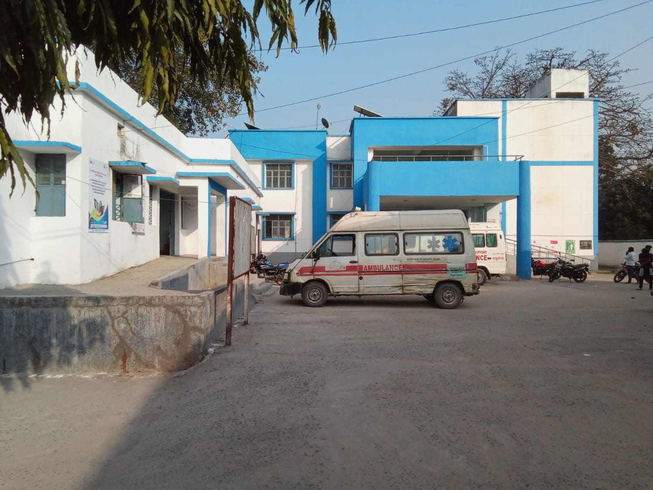 खगड़िया:सामुदायिक स्वास्थ्य केंद्र चौथम में आपातकालीन स्वास्थ्य सेवा नदारद, स्वास्थ्य केंद्र में इलाज के बदले पेसेन्ट को कर दिया जाता है रेफर