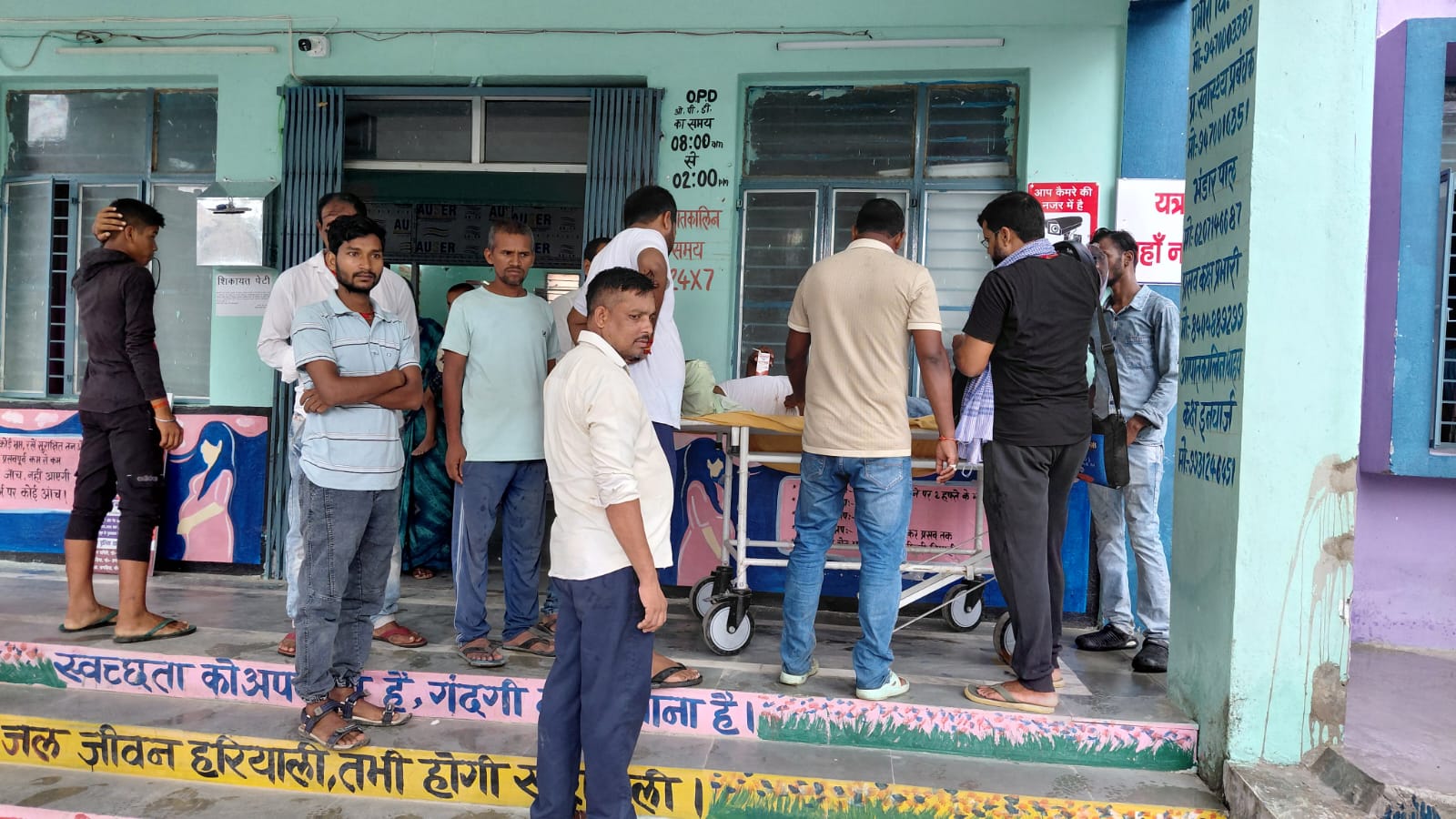 खगड़िया:बंदर के हमले से बाइक सवार दो शिक्षक घायल, एक की हालत नाजुक