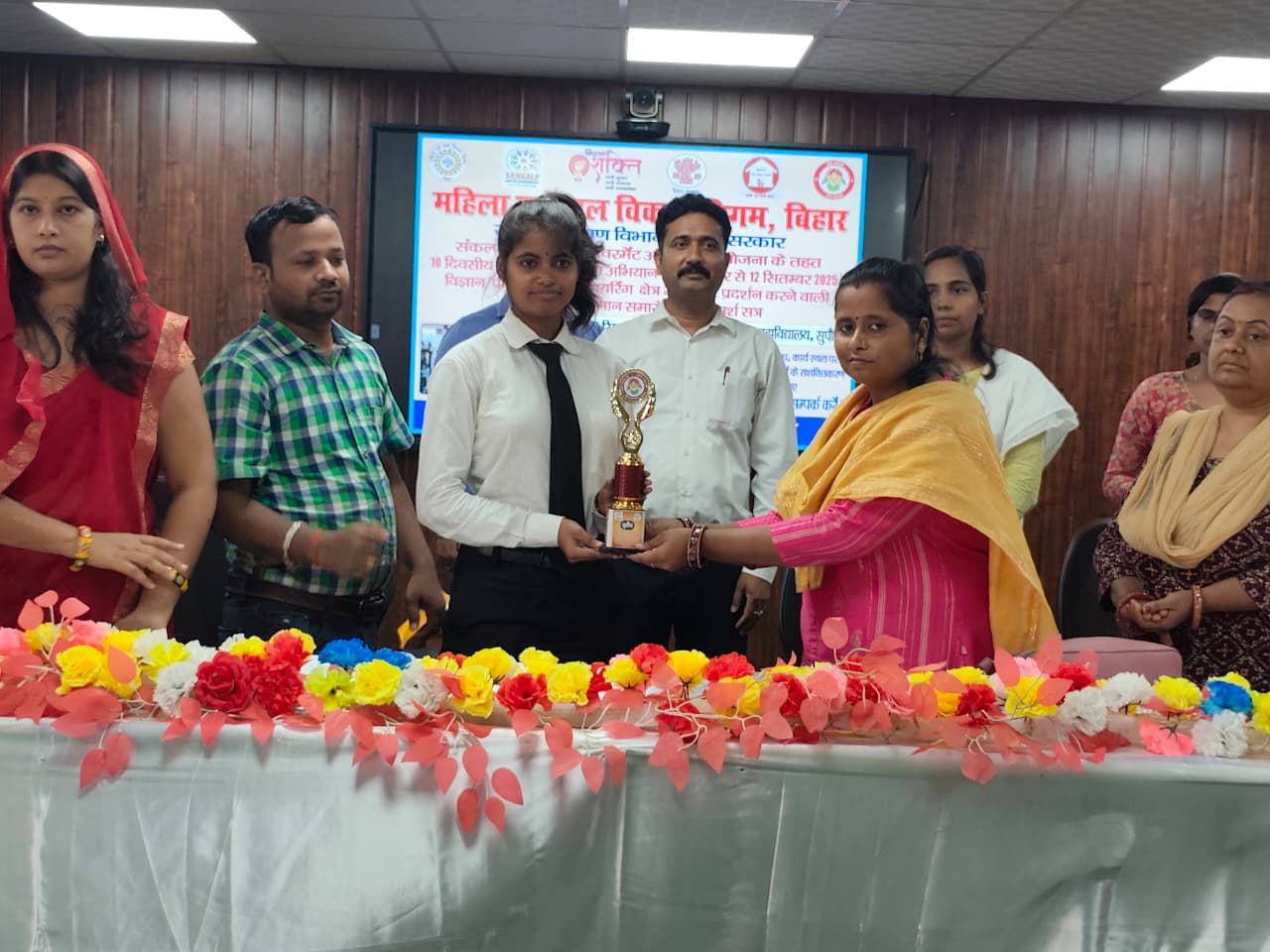महिला एवं बाल विकास निगम के निर्देश पर संकल्प: तीन छात्राओं को किया गया सम्मानित