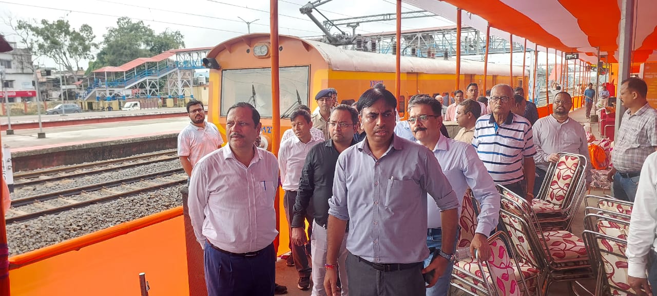 प्रधानमंत्री के कार्यक्रम की लाइव टेलीकास्ट की तैयारी का एनएफ रेलवे के एजीएम और डीआरएम ने लिया जायजा