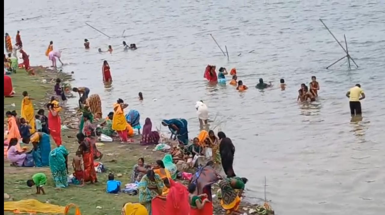 जिलेभर में माताओं ने मनाया निर्जला जितिया पर्व, संतान की सलामती के लिए 24 घंटे रखा उपवास